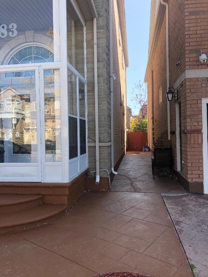 Beautiful 1 Bedroom, Walk Out Basement Apartment. Brampton Exterior foto